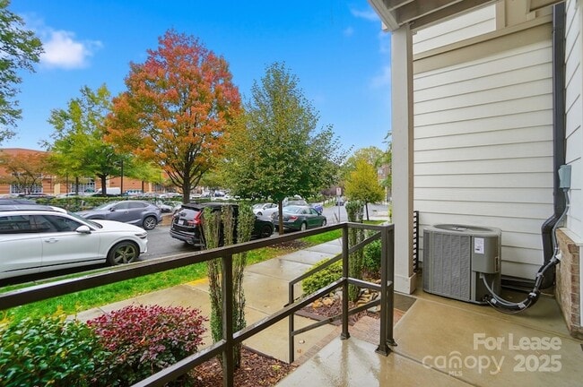 Building Photo - 1312 Nandina St