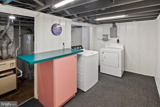 Building Photo - 1109 W 40th St