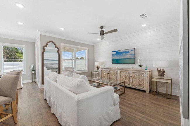 Building Photo - 712 Landing Cir