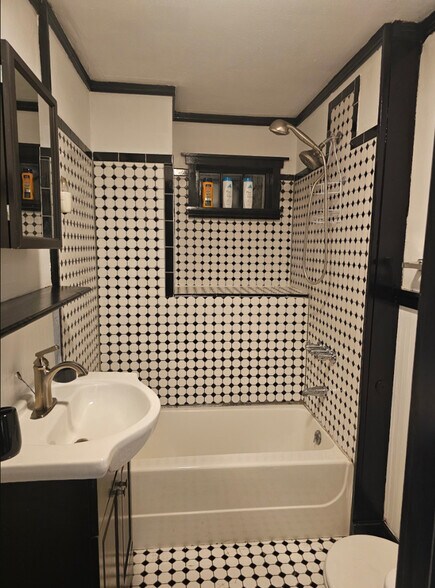 Building Photo - 113 Clark St