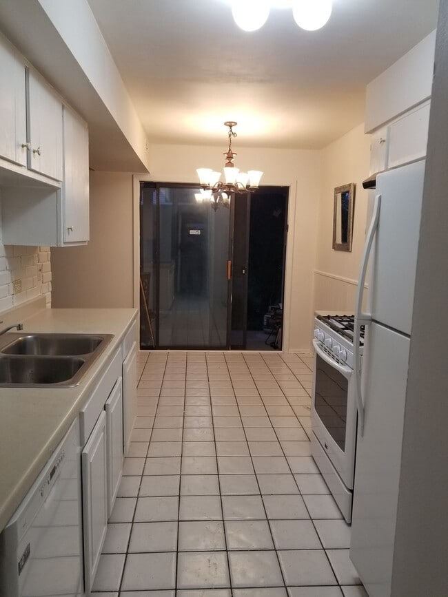 Building Photo - 333 Jefferson Ct