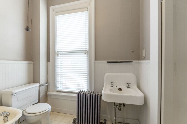 Building Photo - Huge Brick House in Victorian Village/Short North, Beautiful Woodwork 3 Car Garage and Swimming pool