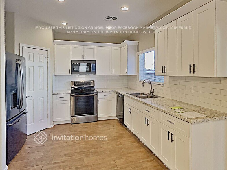 Building Photo - 2554 E Indian Wells Pl