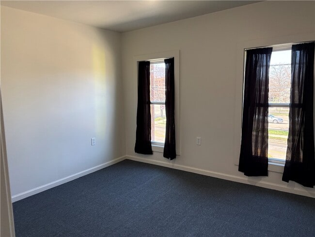 Building Photo - 132 W High St