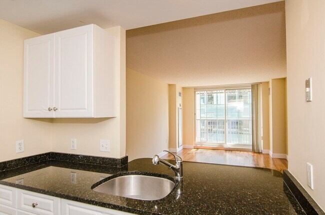 Building Photo - 10 Museum Way