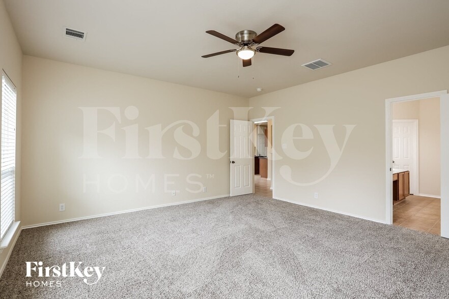 Building Photo - 101 Happy Tr