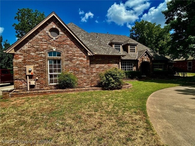 Building Photo - 1808 Oak Forest Dr
