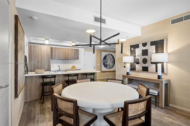 Building Photo - 801 S Miami Ave