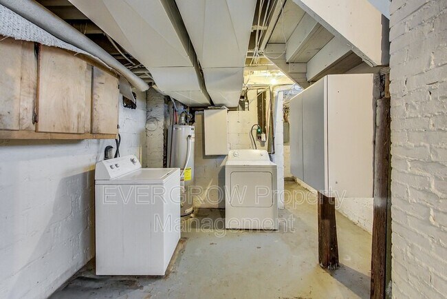 Building Photo - 3470 N Kenwood Ave