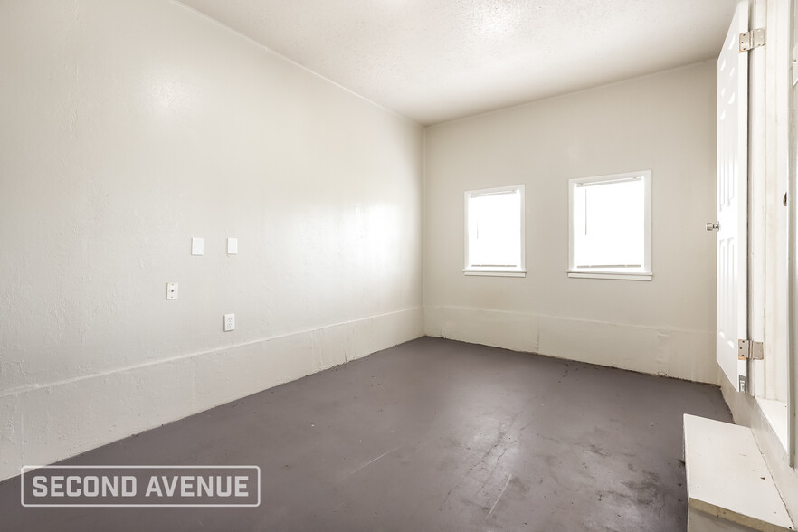 Building Photo - 3701 Woodside Dr
