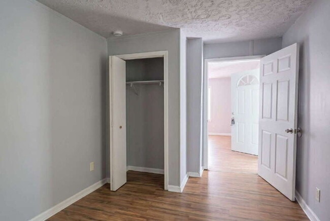 Building Photo - 934 Motley St