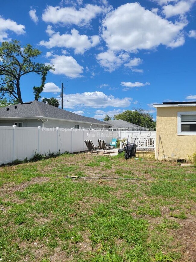 Building Photo - 1711 E New Orleans Ave