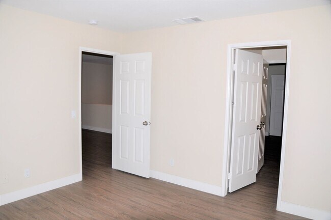 Building Photo - 15655 Iron Spring Ln