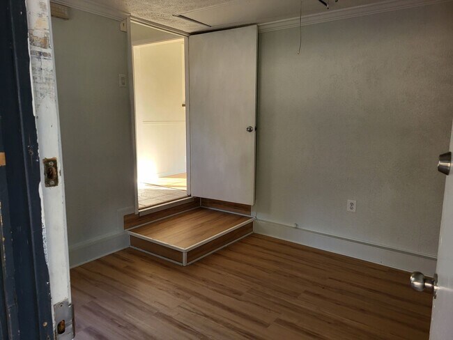 Building Photo - 614 Highland Ave