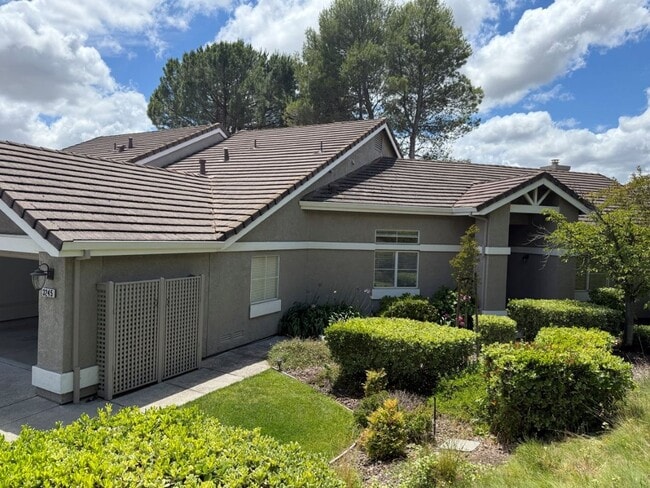 Building Photo - Gated Unique Remodeled 3 Bedroom w/ Golf Course Views in Rancho Solano