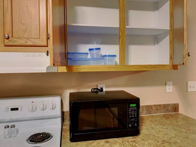 Building Photo - Fully Furnished Nice 3BR/2BA Home