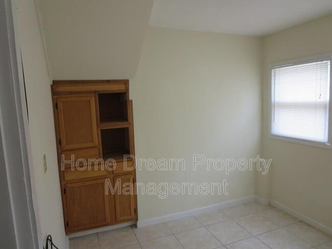 Building Photo - 961 Bryant Ave