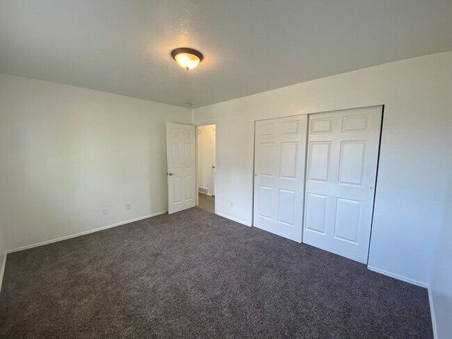 Building Photo - 626 N 1260 W