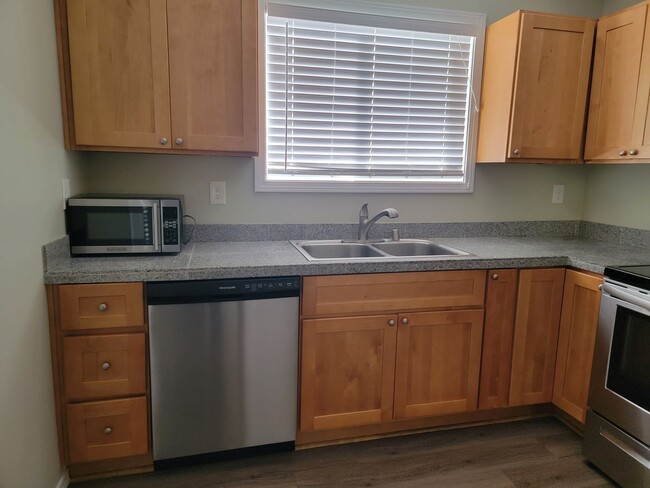 Building Photo - Cozy 1 bedroom 1 bath newly remodeled apar...