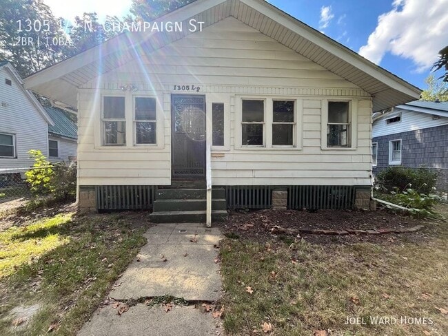 Primary Photo - Charming 2-Bedroom Home with Spacious Back...