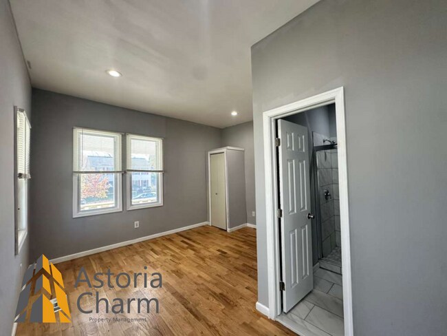 Building Photo - 3004 Clifton Ave