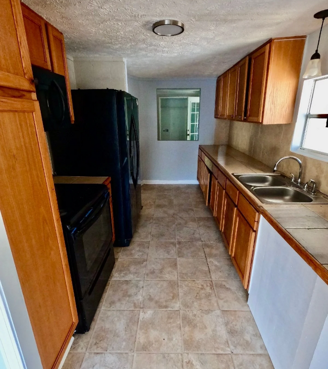 Building Photo - 437 Persimmon Ln