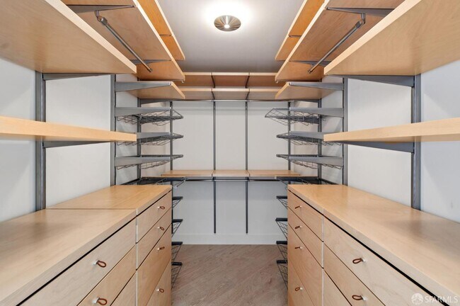 Building Photo - 201 Folsom St