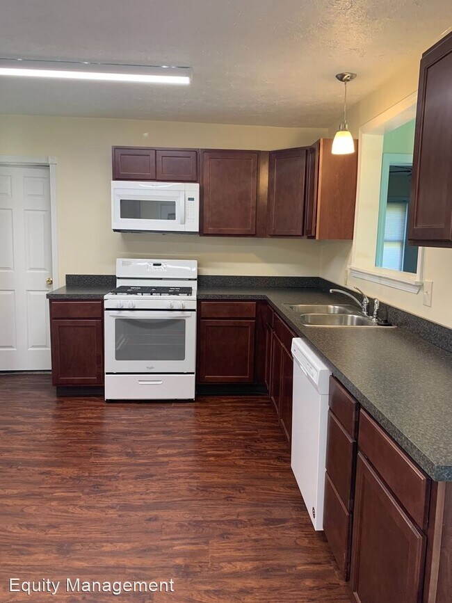 3 br, 2 bath House 869 Shannon Road 869 Shannon Rd Girard OH 44420