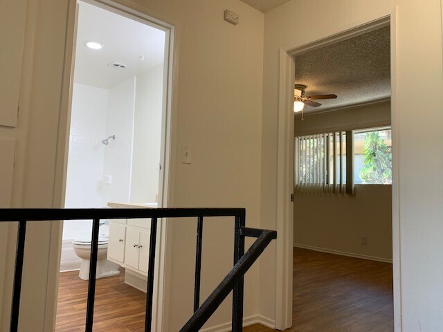 Building Photo - BEAUTIFUL 2STORY 2BD 1.5BA TOWNHOME STYLE ...