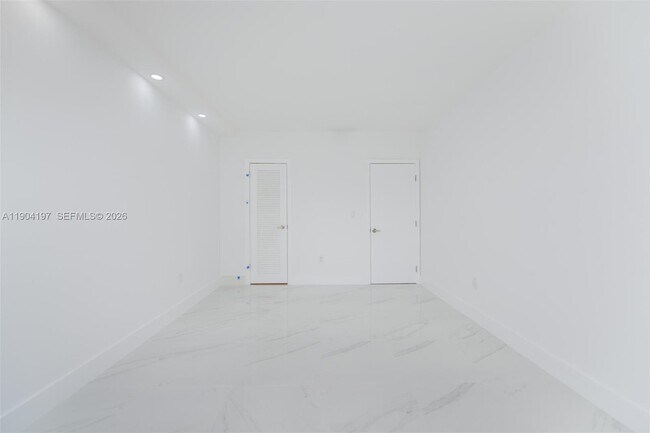 Building Photo - 1950 S Ocean Dr