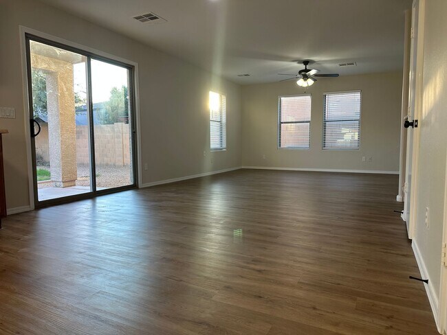Building Photo - San Tan Valley, 4 bed, 2.5 bath, huge loft, 2300 sqft, 3 car garage