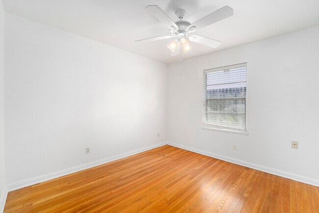 Building Photo - 1720 Libbey Dr