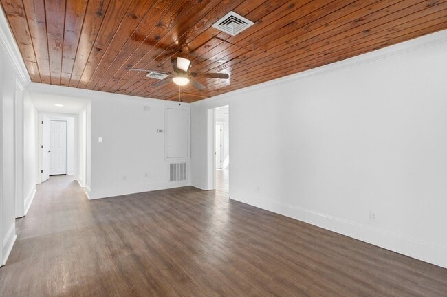 Building Photo - 17 Timberwood Ct