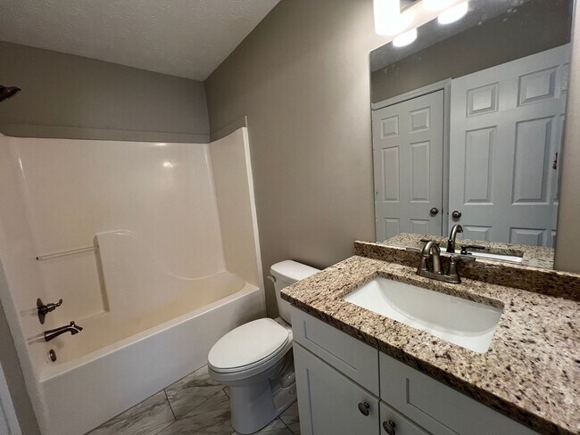 Building Photo - Super Cute 3/2 in Sevierville Close to everything!