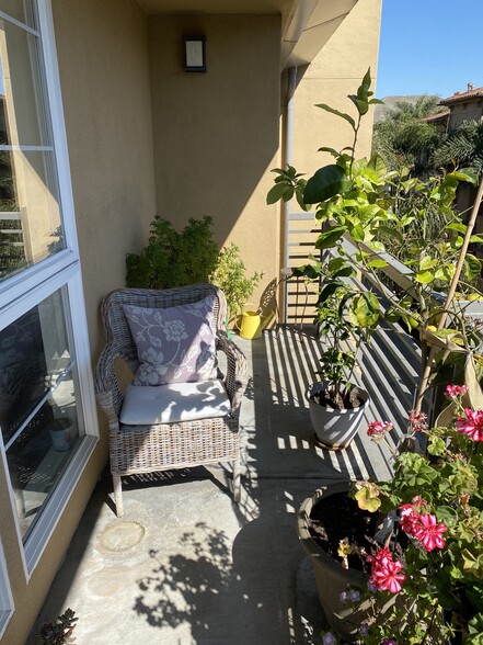 Building Photo - 5831 Seawalk Dr