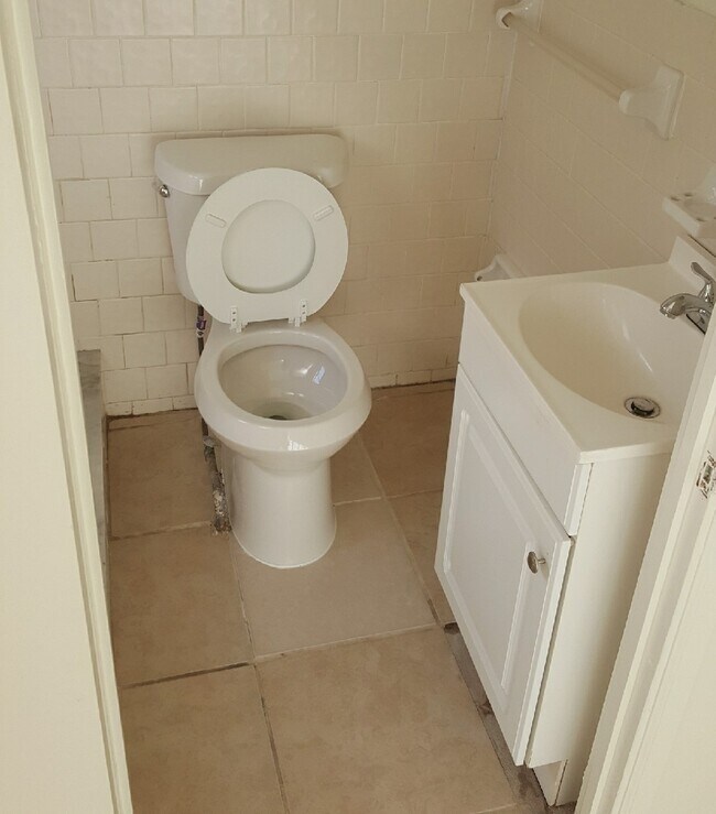 Building Photo - 2424 S Lake Letta Dr