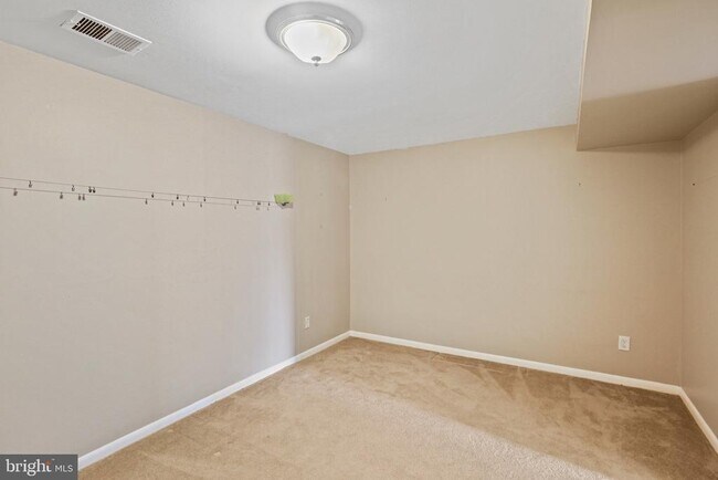 Building Photo - 7 Castlehill Ct