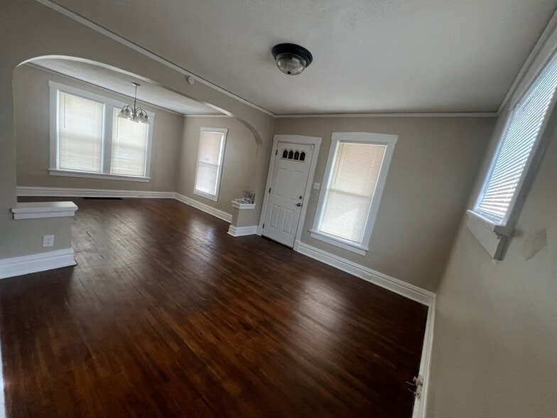 Building Photo - 747 Ponce Ave