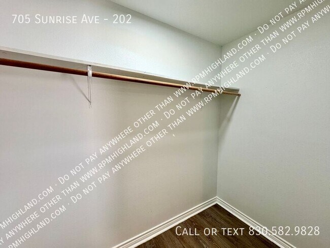 Building Photo - 705 Sunrise Ave