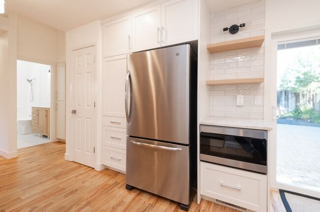 Building Photo - Quintessential Bend Living - 3 Bed | 2 Bat...