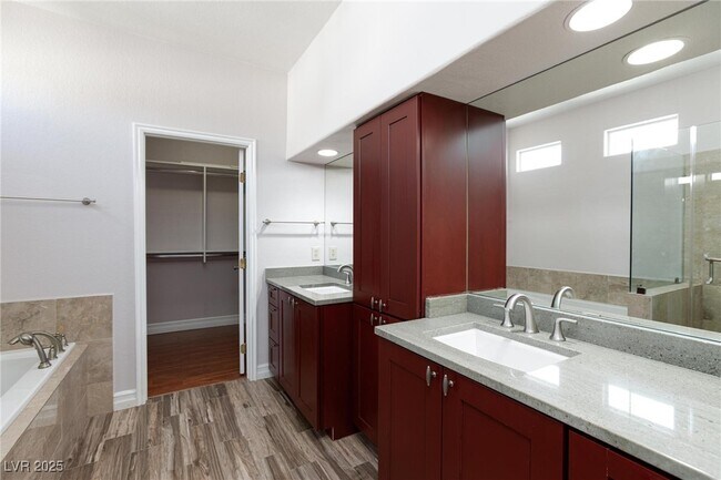 Building Photo - 8949 Diamond Falls Dr