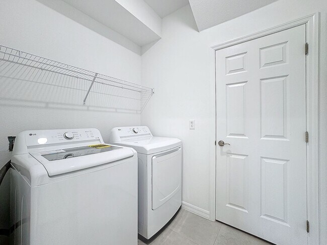 Building Photo - Townhouse For Lease in Saint Cloud