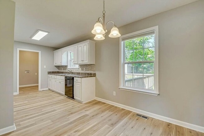 Building Photo - 313 Padrick St