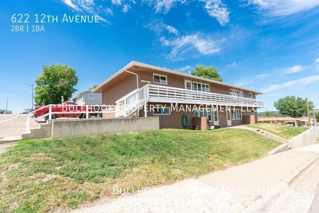 Building Photo - 622 12th Ave