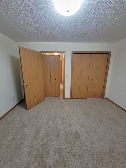 Building Photo - 855 Highview Dr