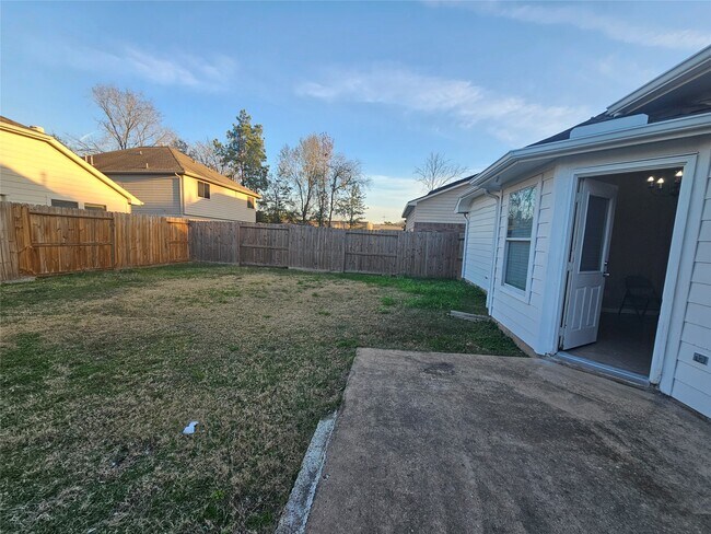 Building Photo - 23506 Hidden Maple Dr