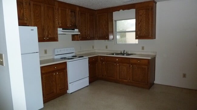 Building Photo - Cute home in the heart of Elizabeth City!