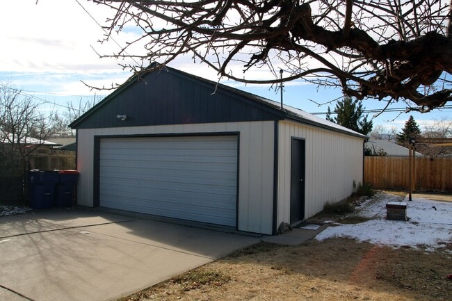 Building Photo - Incredible 5 bedroom Home in Westminster