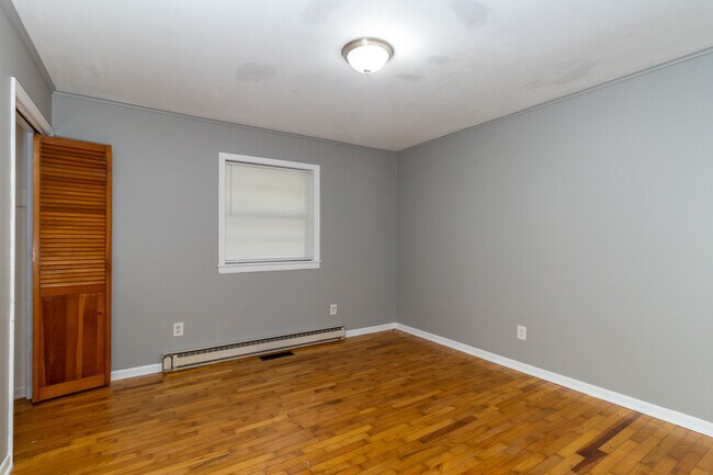 Building Photo - 630 Colonial Dr