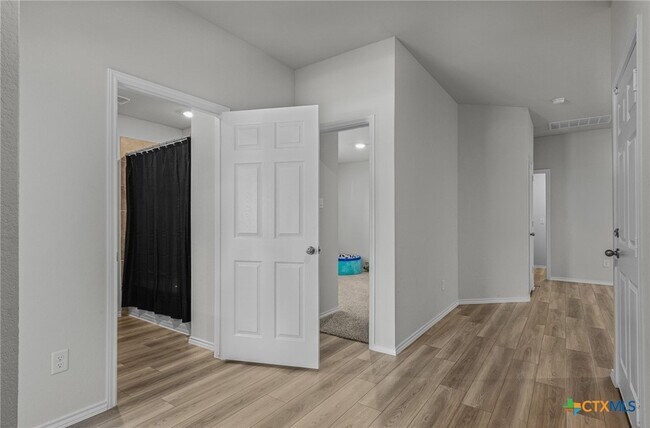 Building Photo - 4011 Baerlon Cv